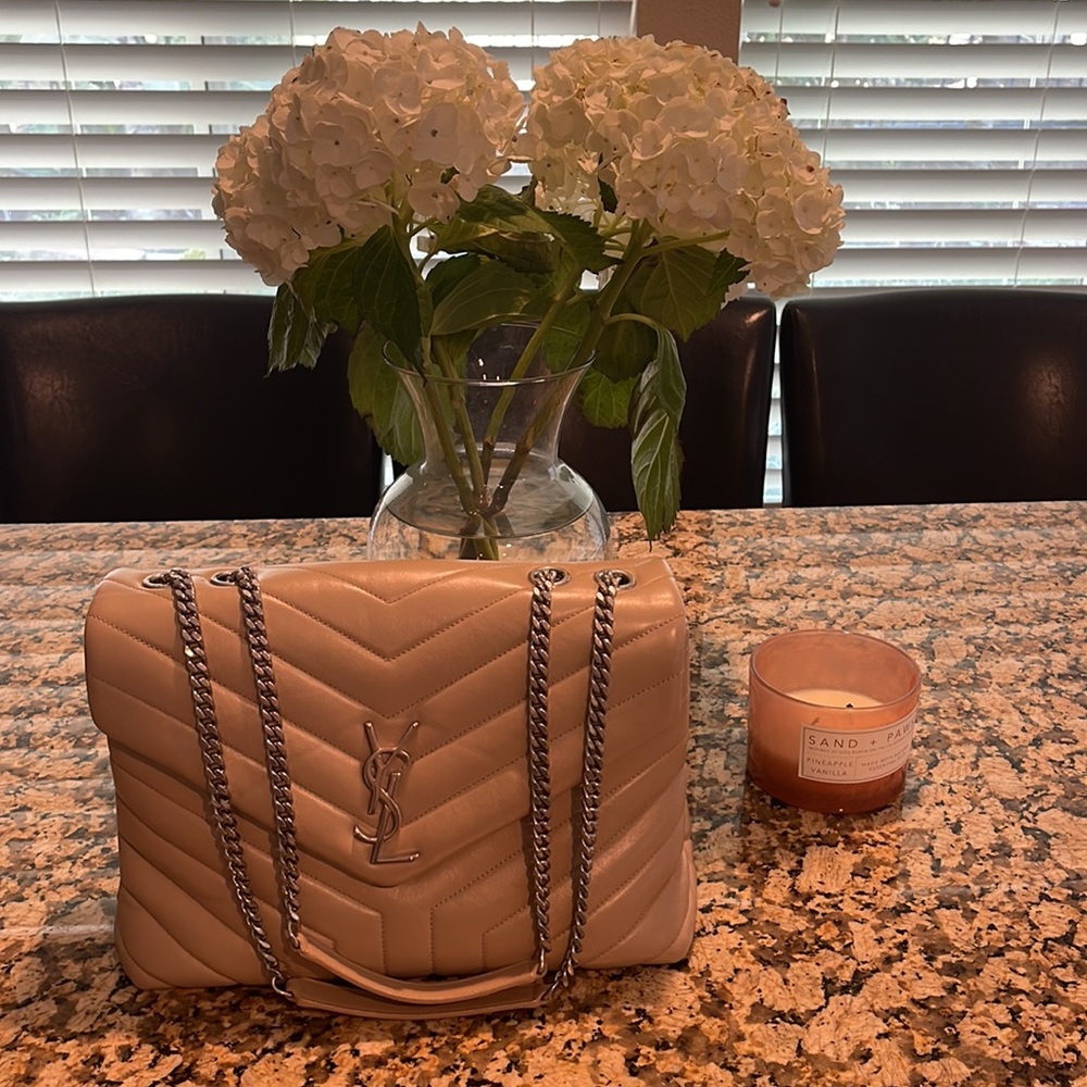 Like new Yves Saint Laurent Loulou Medium Chain Shoulder Bag - Picture 7 of 11